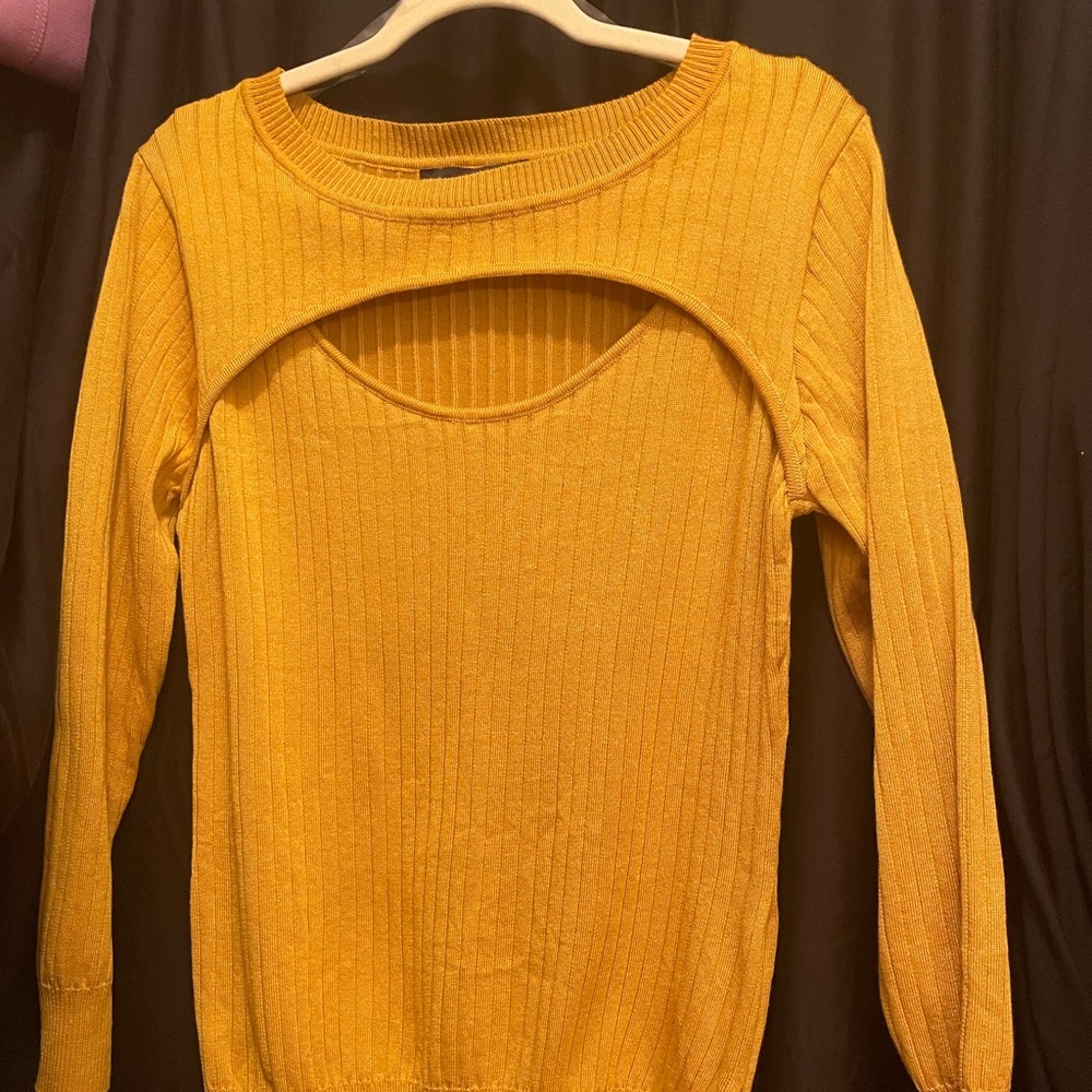 Sweater - Picture 3 of 3